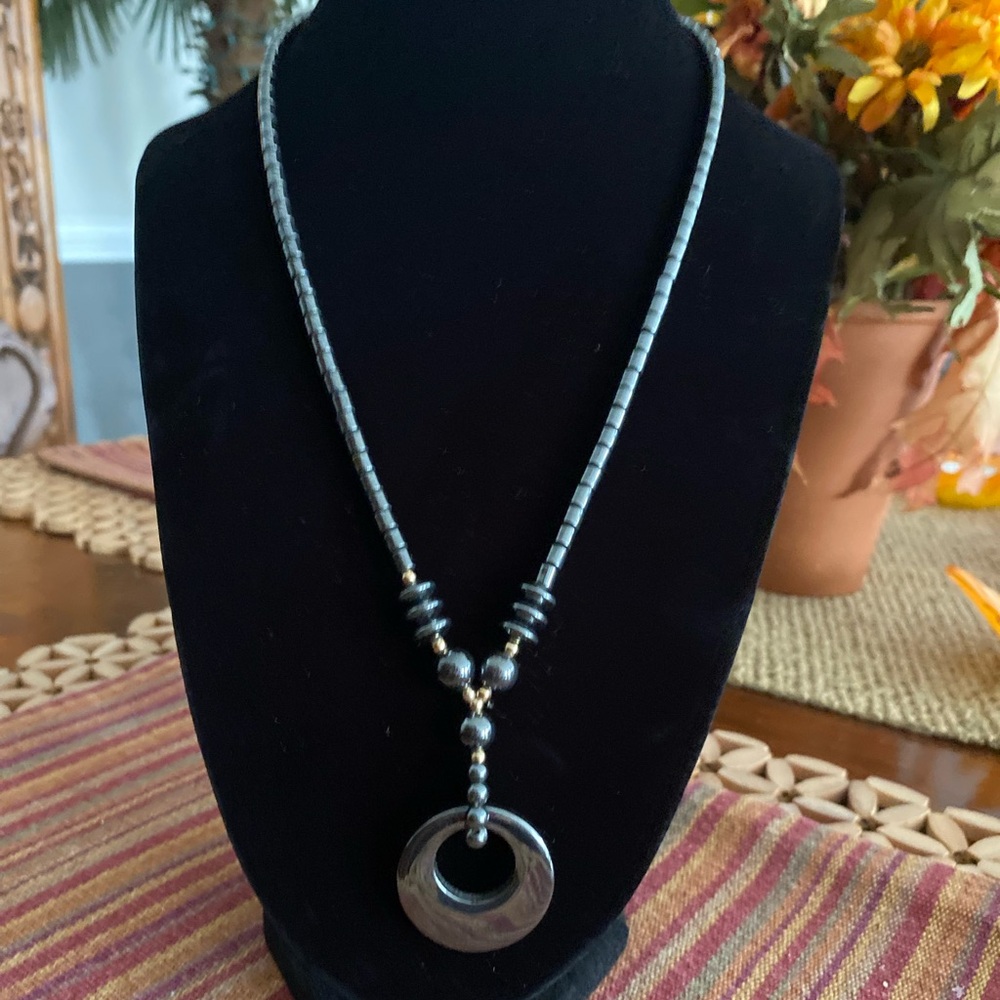 GORGEOUS VINTAGE METALLIC HEMATITE PENDANT NECKLACE